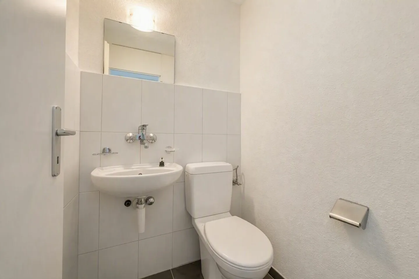 Appartamento 4.5 stanze parzialmente ristrutturato con un layout attraente - Foto 8 di 10