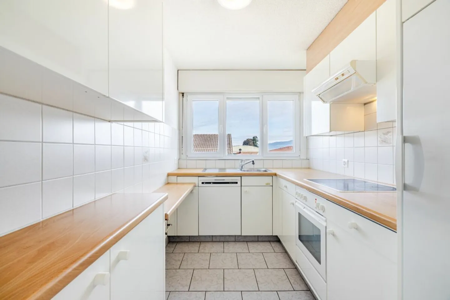 SPACIOUS 3.5-ROOM APARTMENT WITH SUNNY BALCONY AND INDIVIDUAL EXPANSION POTENTIAL - Photo 3 of 9