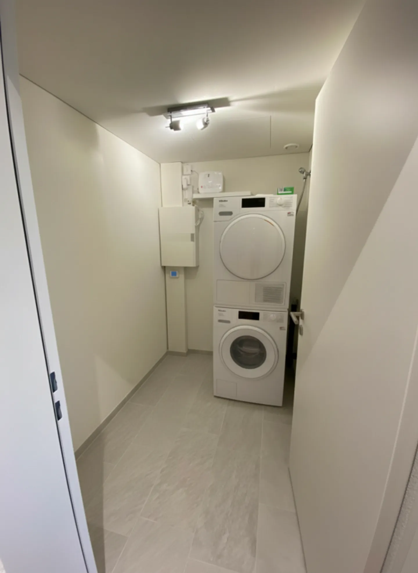 Moderno appartamento di 3.5 locali a Fällanden - Foto 7 di 11