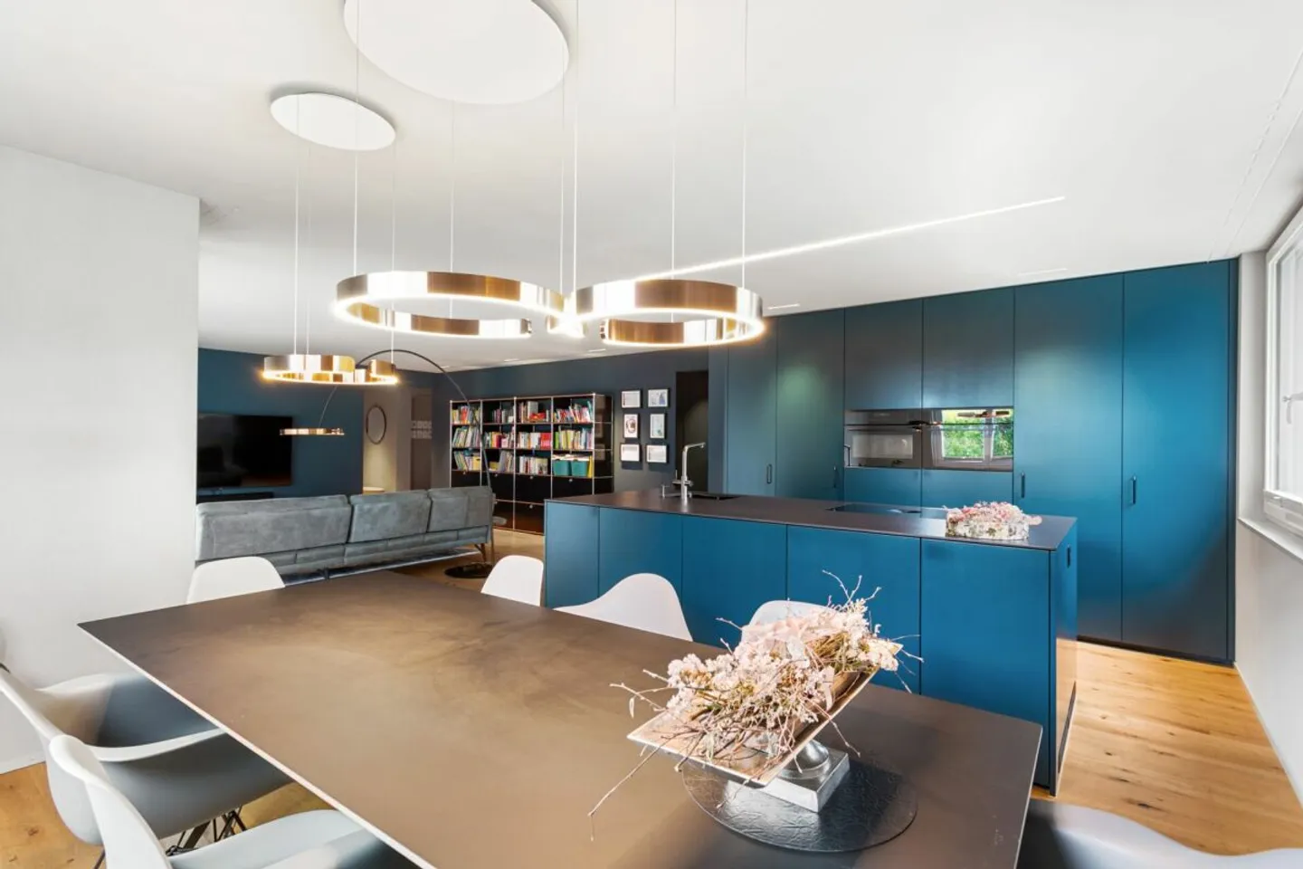 Exclusive Living Harmony in 5.5 Rooms - Style and Comfort Combined - Photo 6 of 13