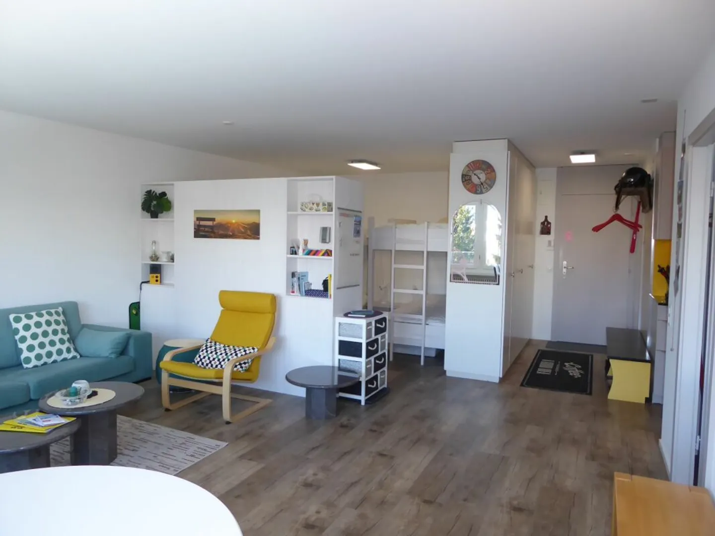 Renovated 2 1/2-room holiday apartment with an underground parking space - Photo 2 of 13