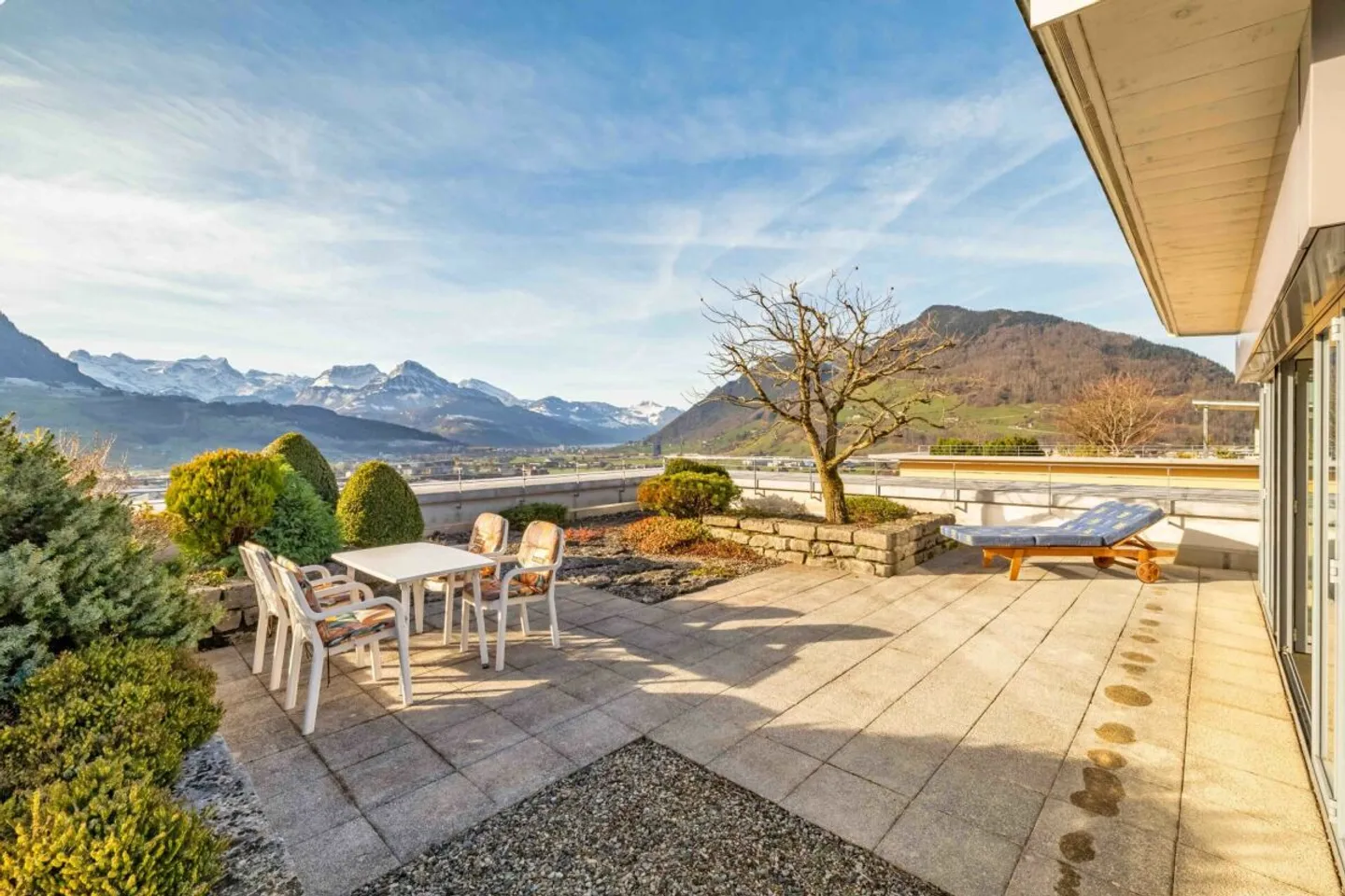 Lebensqualität mit Panoramablick - Foto 1 von 13