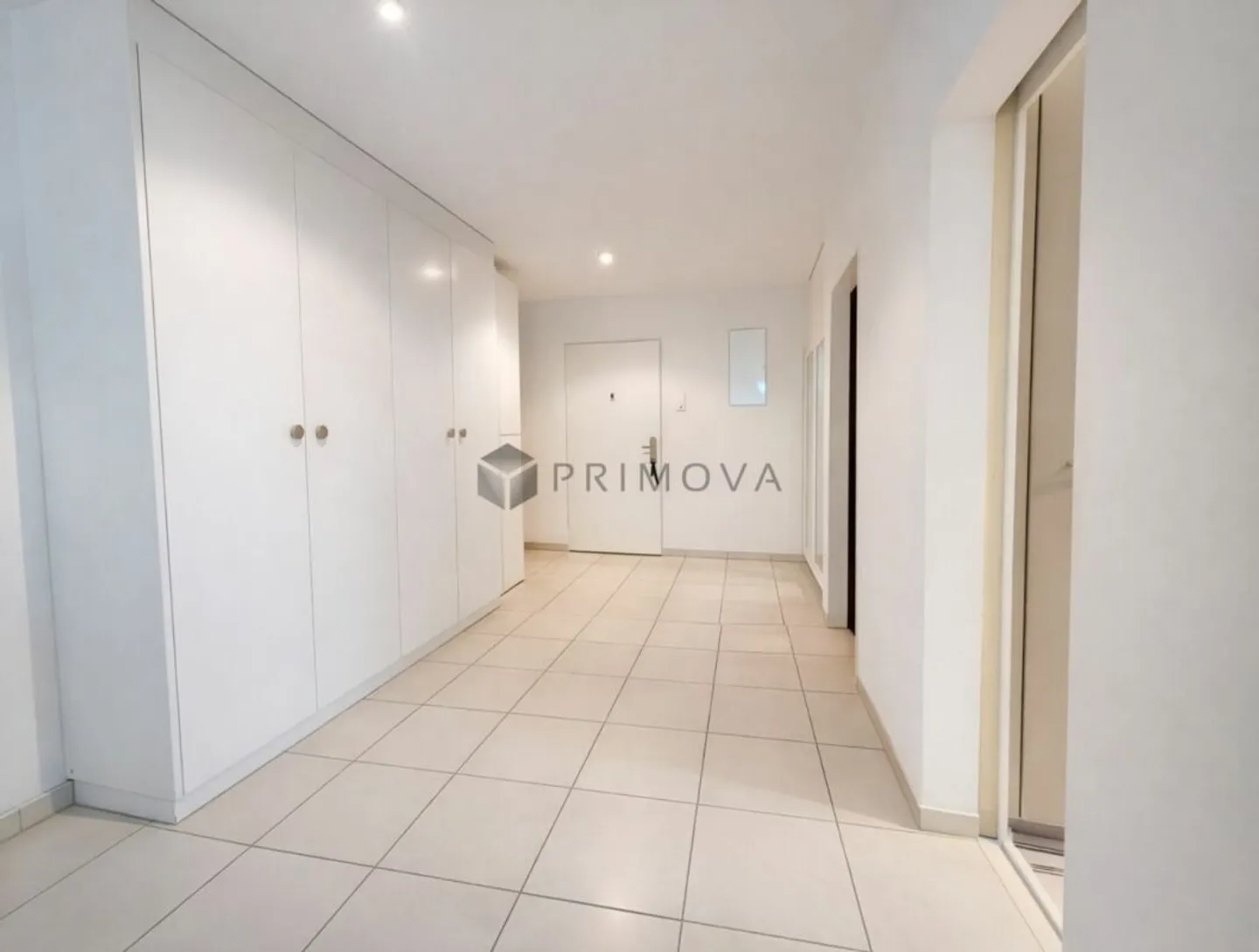 A home that combines generosity, light, and comfort - Photo 5 of 10