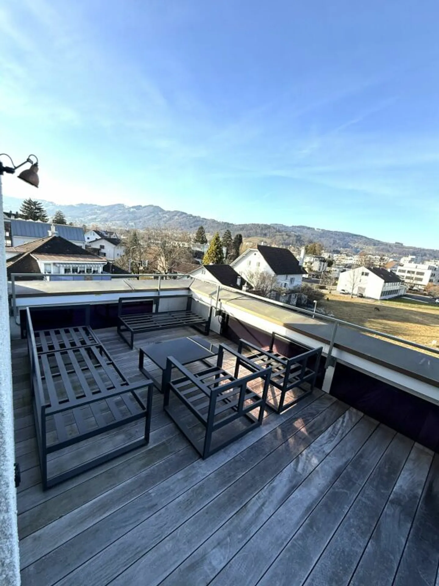 Modern and spacious 3.5-room penthouse apartment in a central residential location - Photo 13 of 13