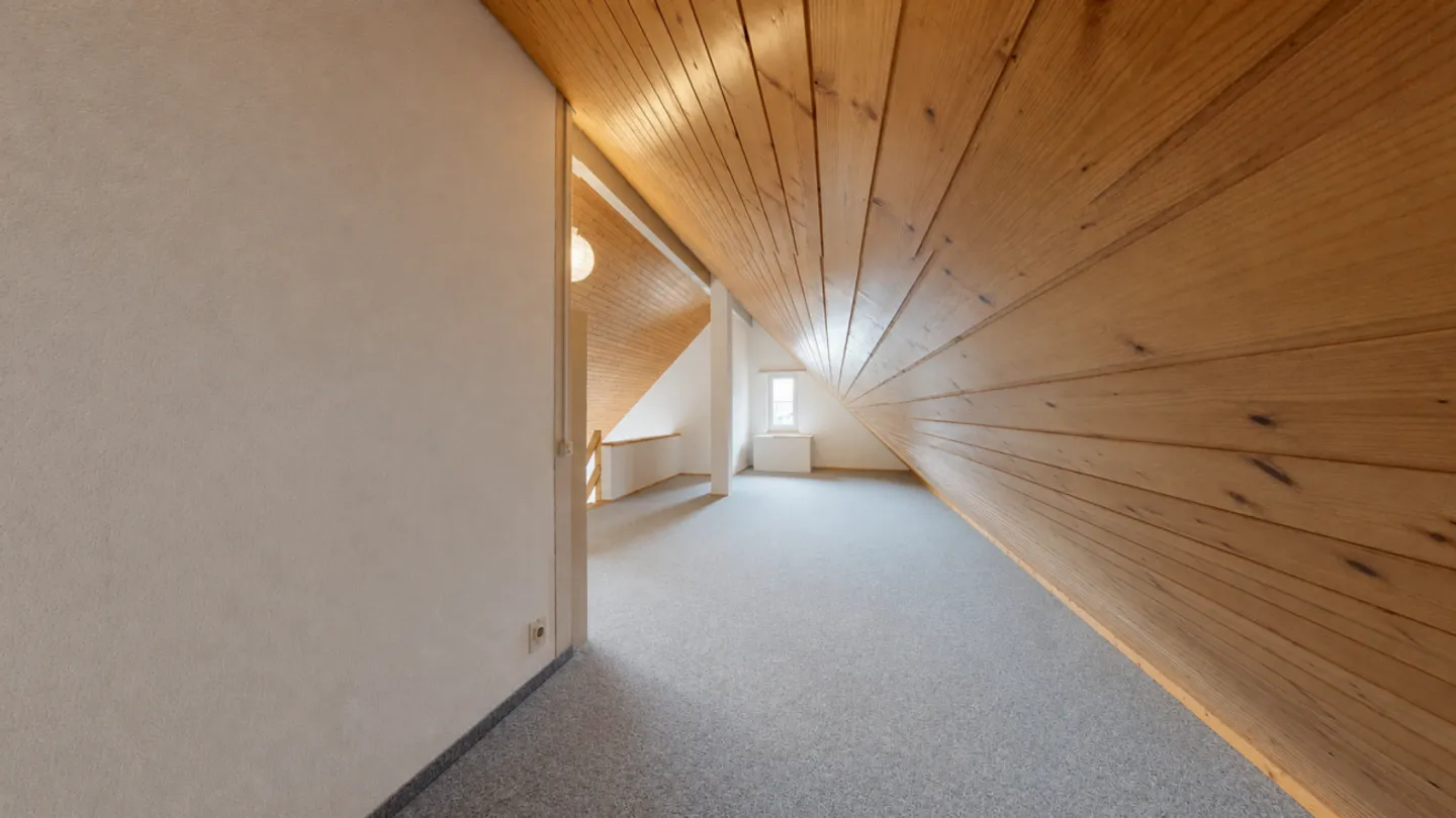 3.5-Room Maisonette with Charm, Balcony and Underground Parking Space - Photo 11 of 13