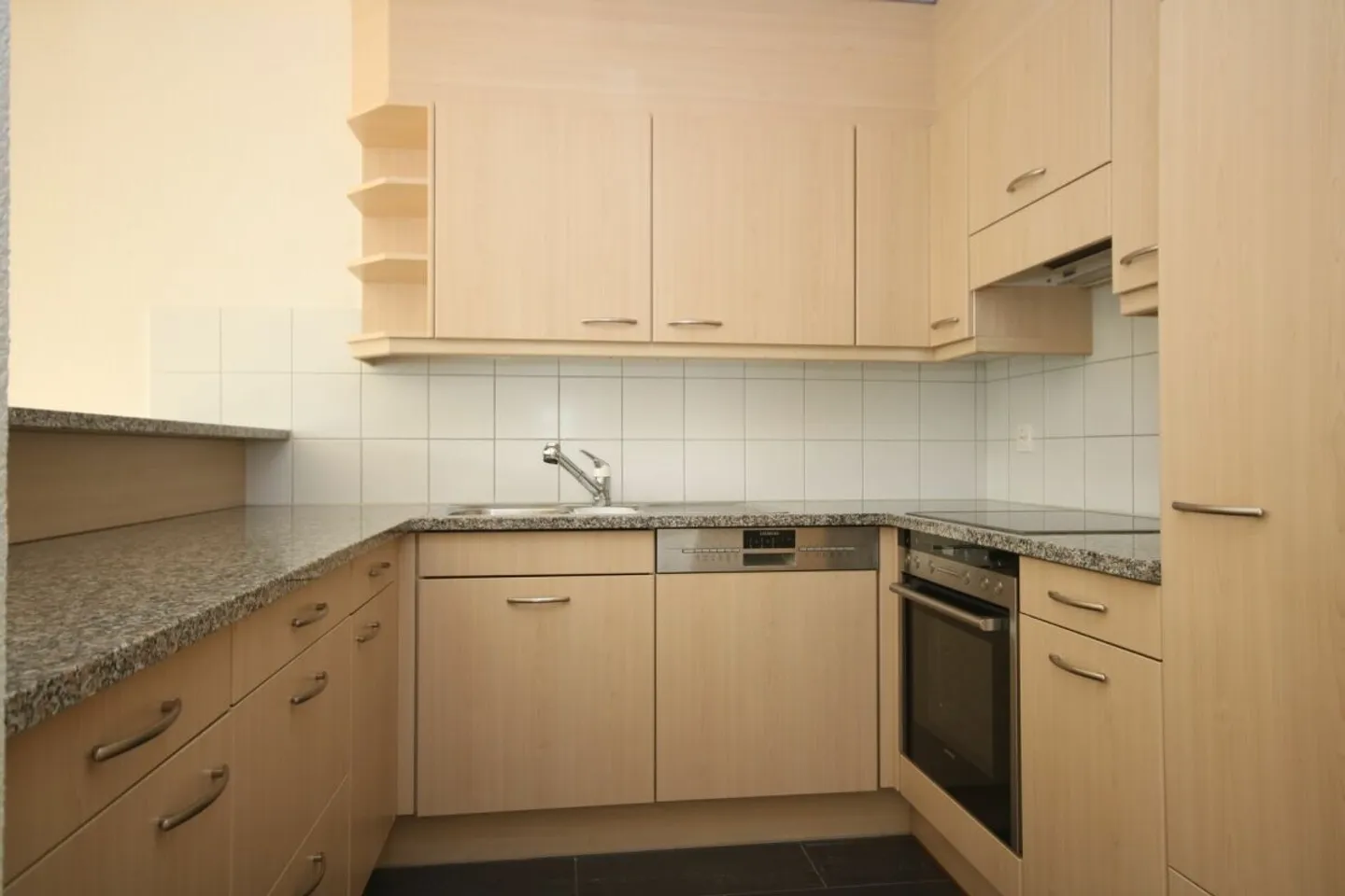Spacious, modern apartment in a park-like setting - Photo 7 of 11