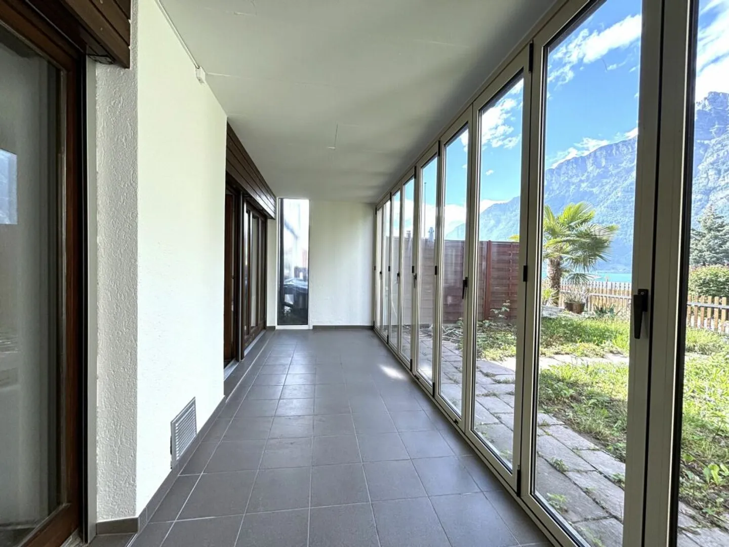 Esclusiva casa a schiera di 5,5 stanze direttamente al lago - Foto 7 di 13