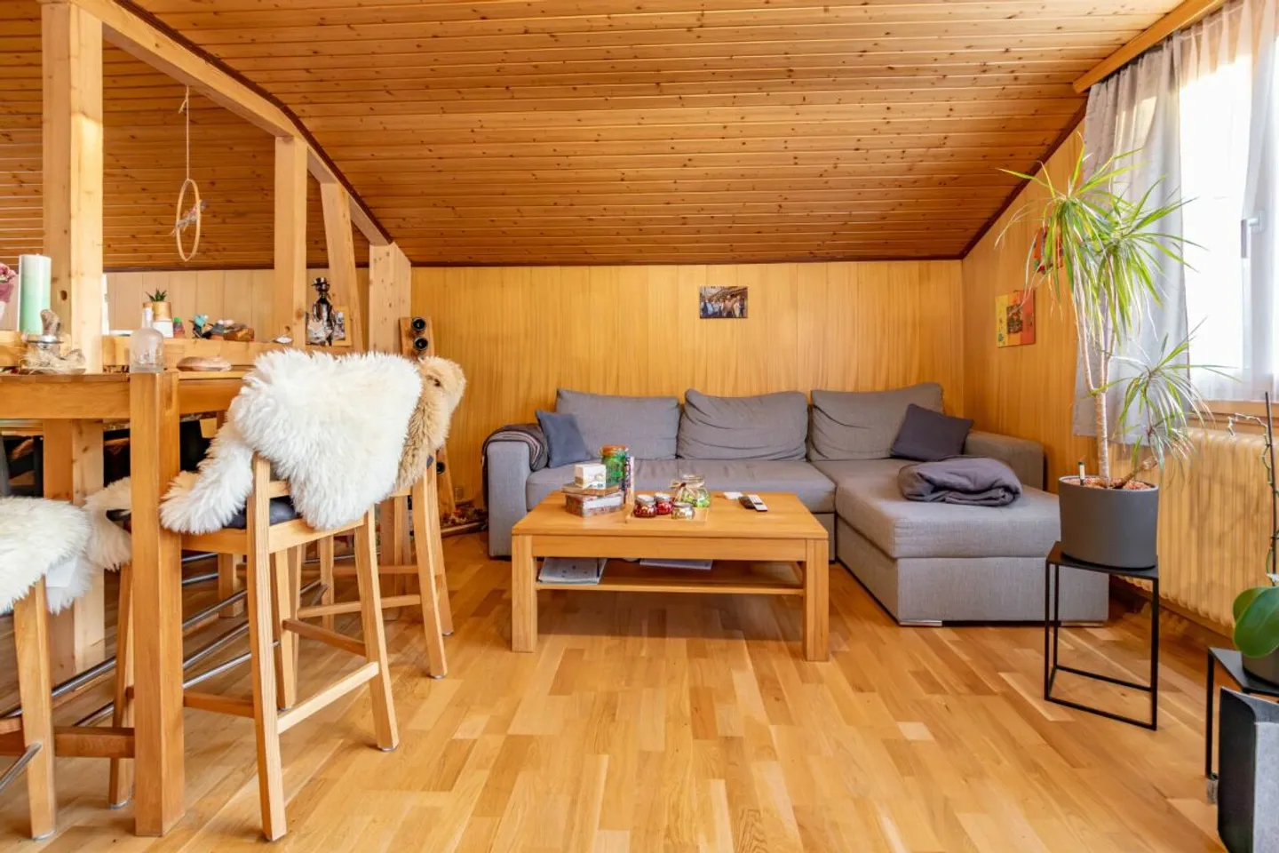 Appartement mansardé de 5.5 pièces à Bellwald - spacieux, calme, avec vue sur la montagne - Photo 4 sur 13