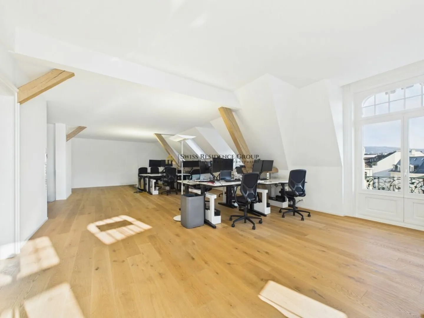 Representative Office in Preferred Premium Location - Photo 3 of 13