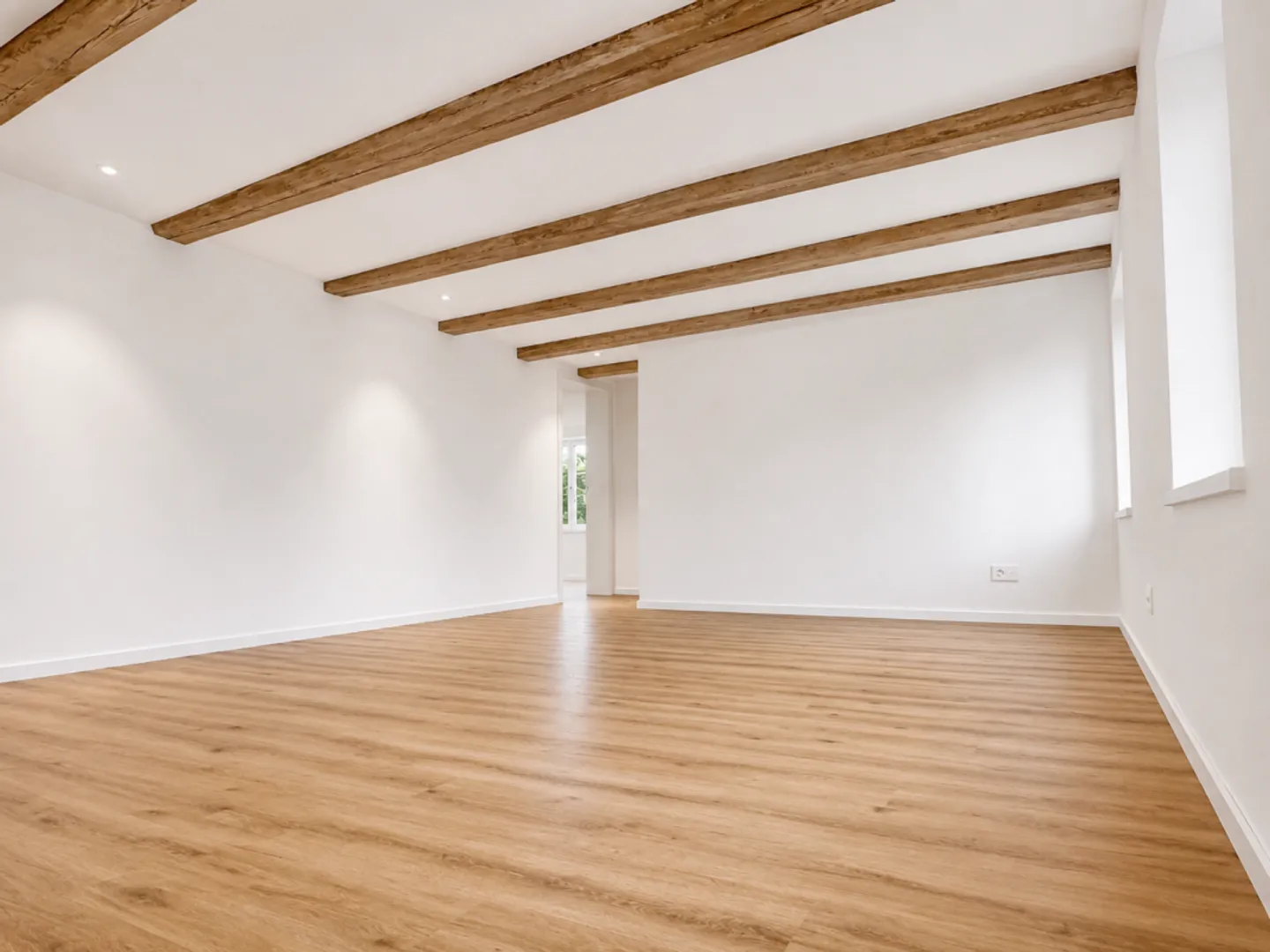 Stylishly renovated 3-room apartment with large covered terrace - Photo 6 of 10