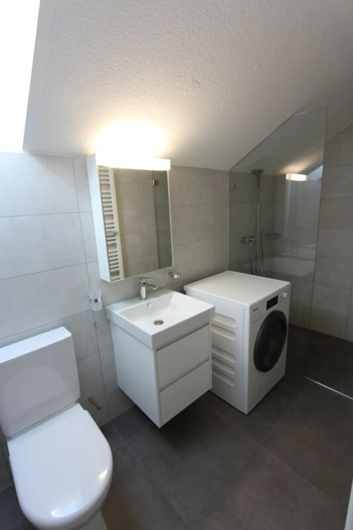 Charming Attic Apartment in Rüschlikon - Photo 4 of 5