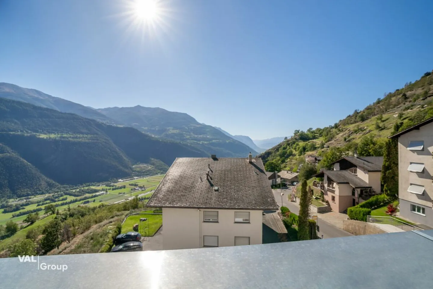 Appartement en attique 3.5 pièces - Vivre moderne au-dessus des toits d'Ausserberg - Photo 2 sur 7