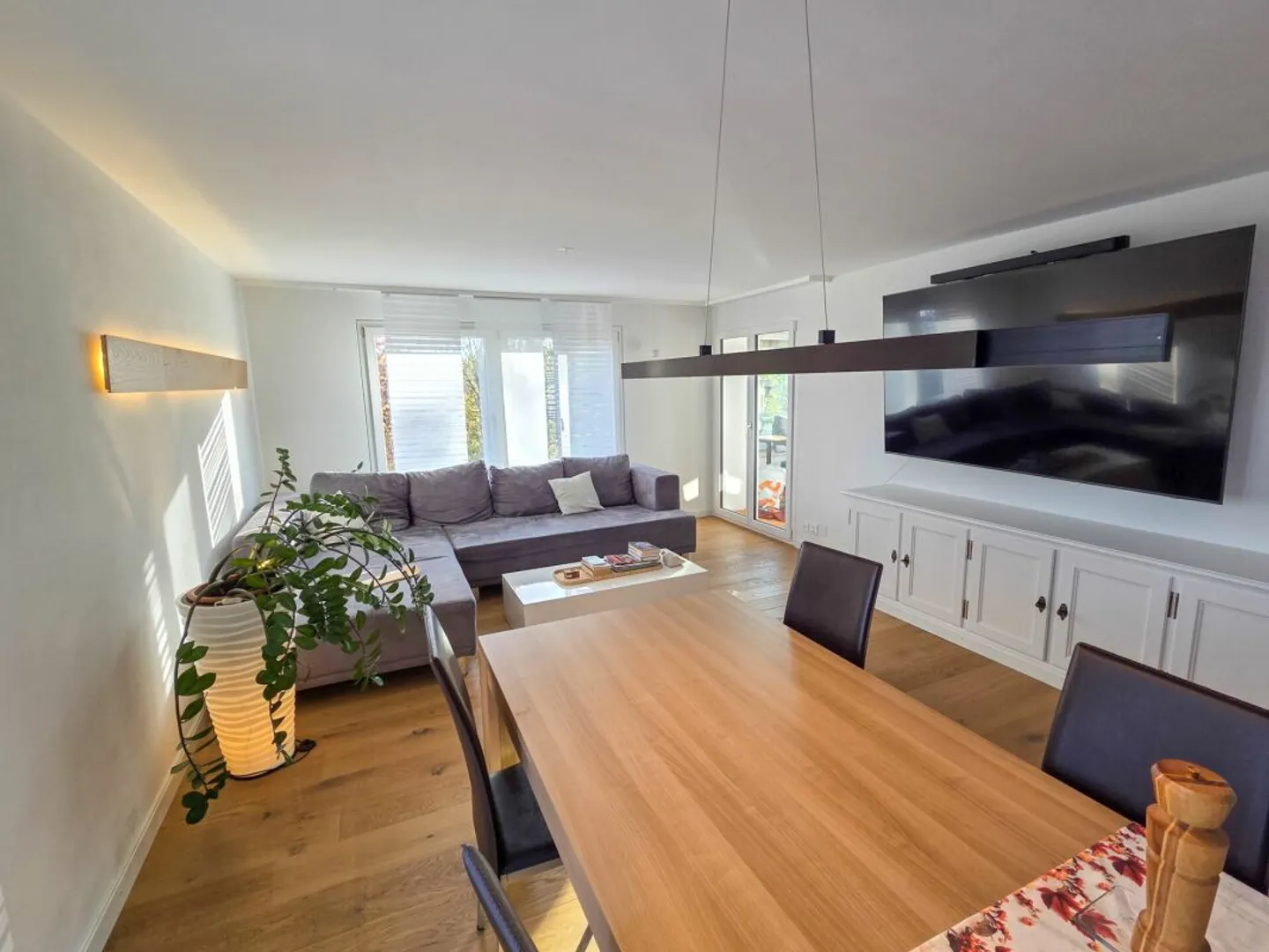 Luxurious 4.5 Room Apartment with a View of the Green - Photo 2 of 13