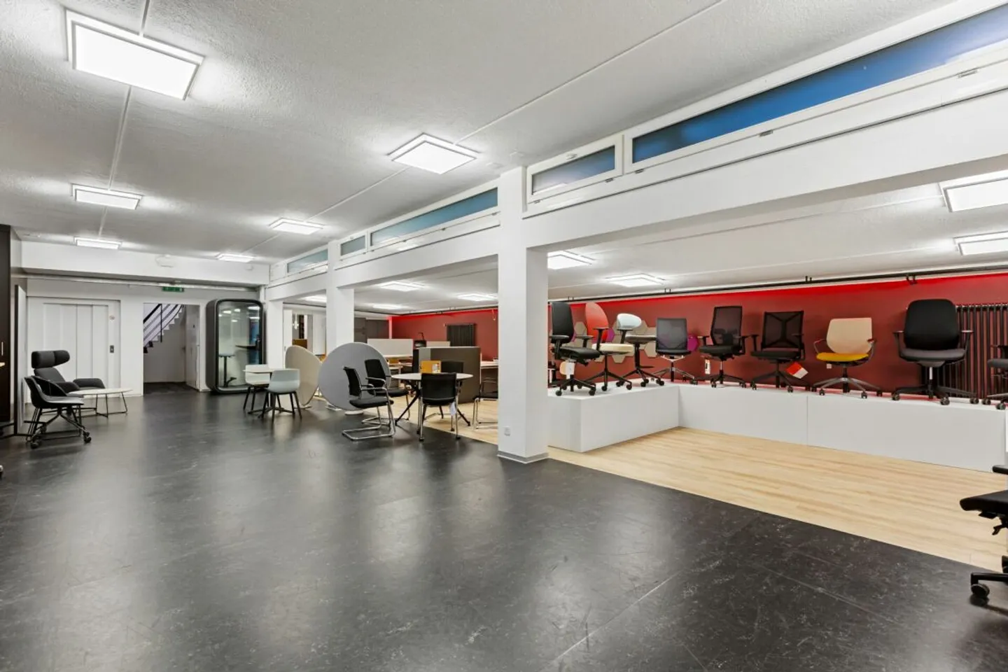 Modern Commercial Property in a Well-Frequented Location - Photo 11 of 12