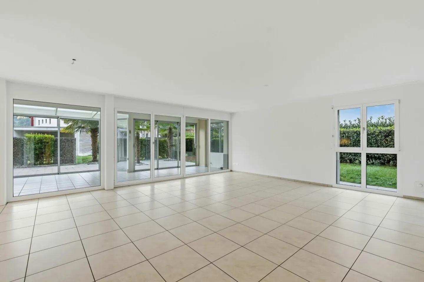 Beautiful 4.5 Room Garden Apartment with Winter Garden - Photo 2 of 13
