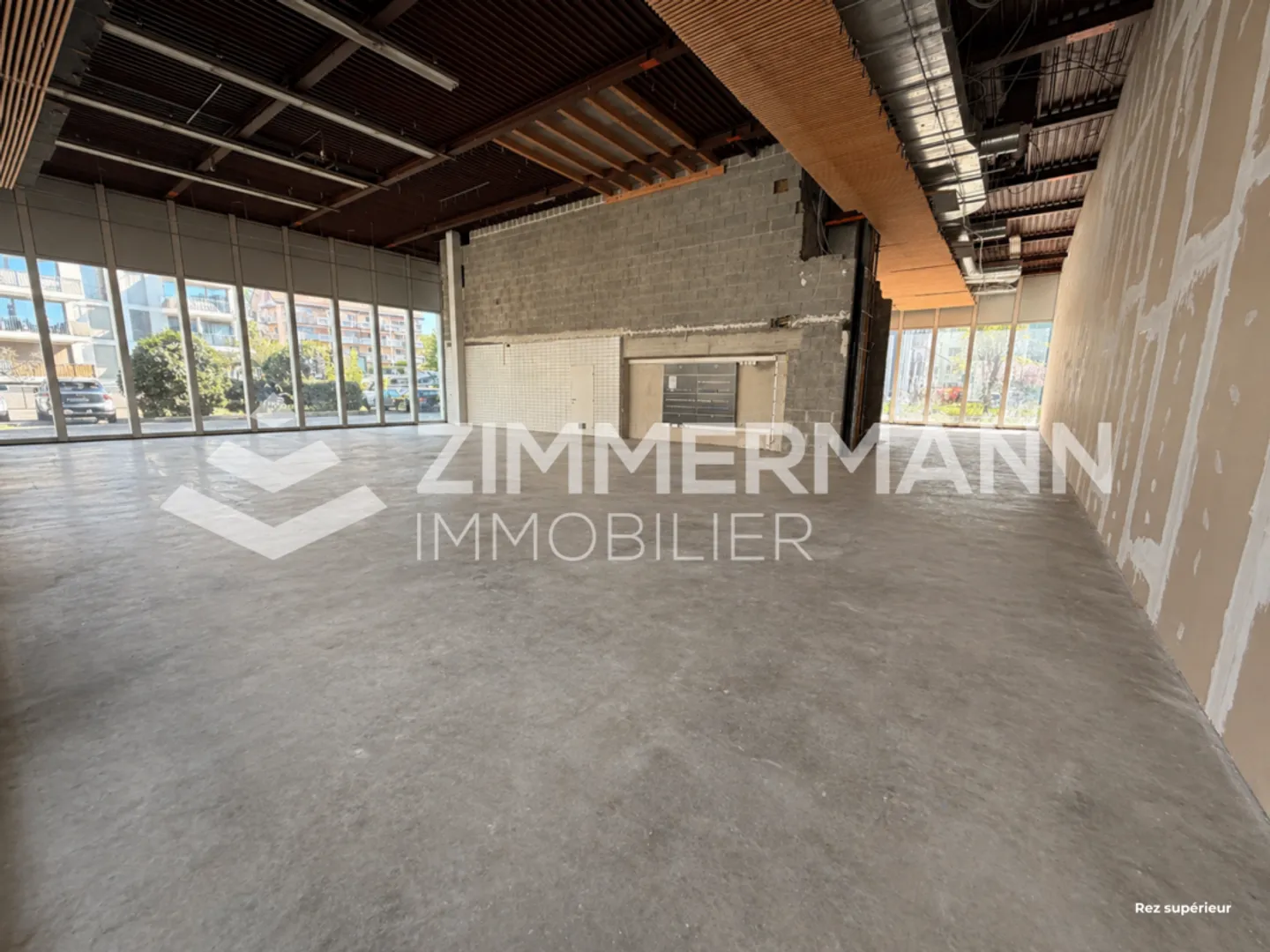 Commercial space on the ground floor 525m2 - Photo 2 of 13