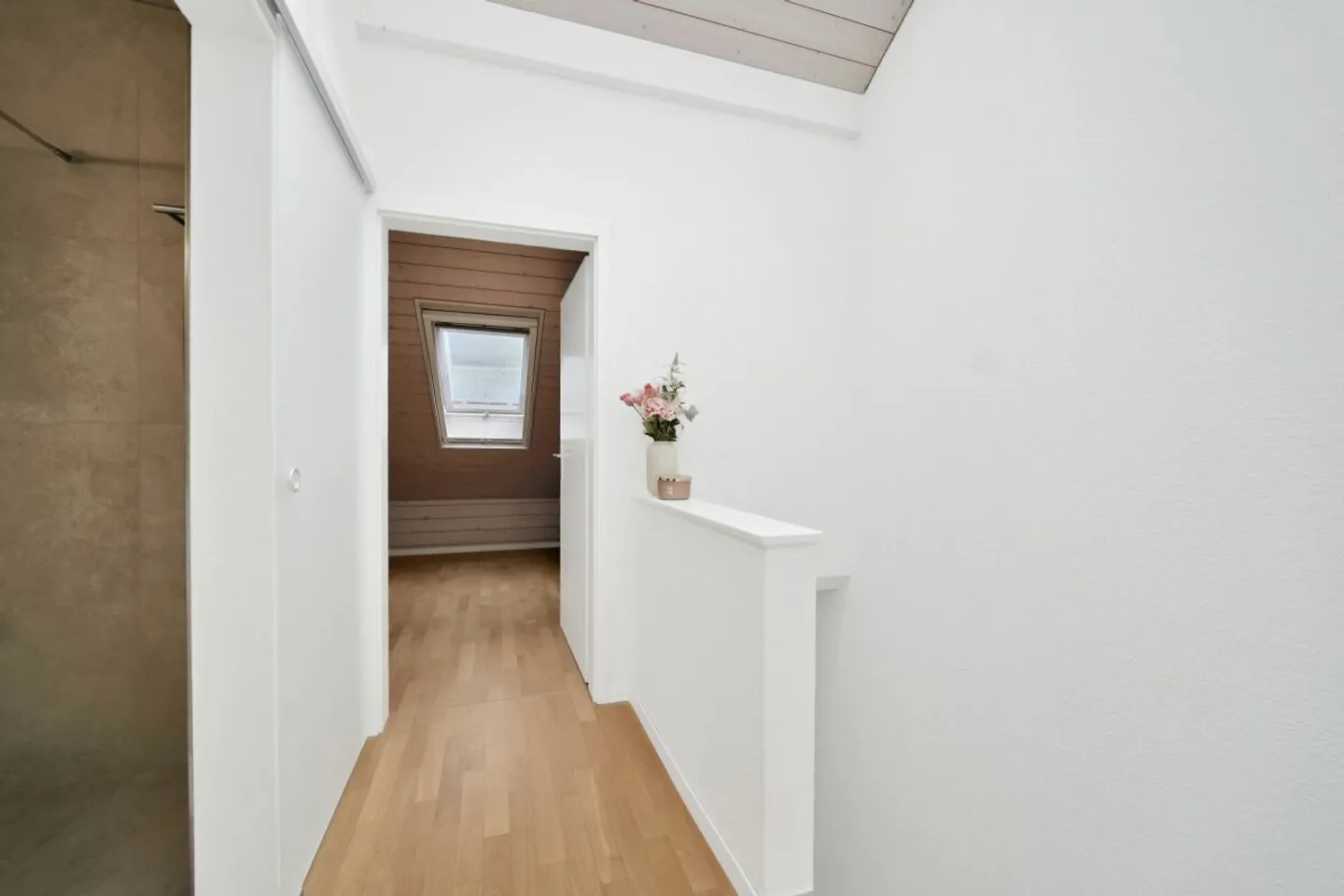 A Home to Fall in Love With - Modern 3.5-Room Attic Apartment with Charm - Photo 10 of 13