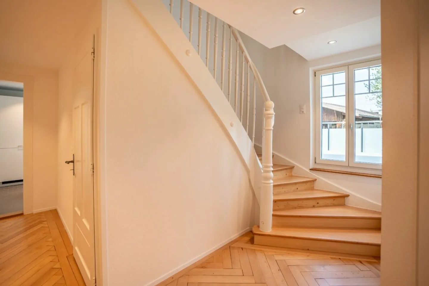 traumhaftes 6.5-Zimmer-Einfamilienhaus | Grundstücksfläche 642 m² - Foto 5 von 13