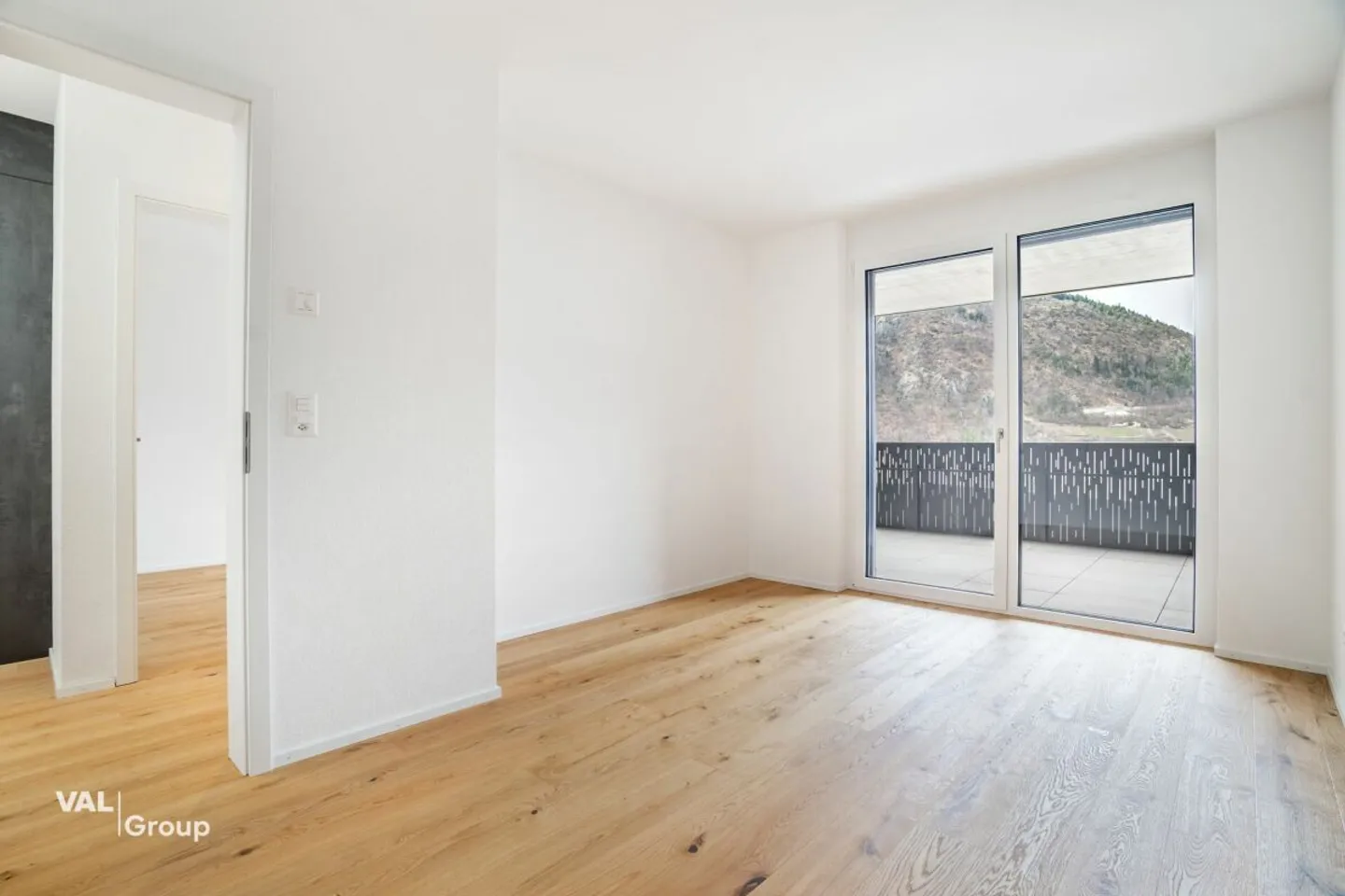 Unique 4.5-room penthouse apartment in Visp - modern living with the best view - Photo 9 of 13