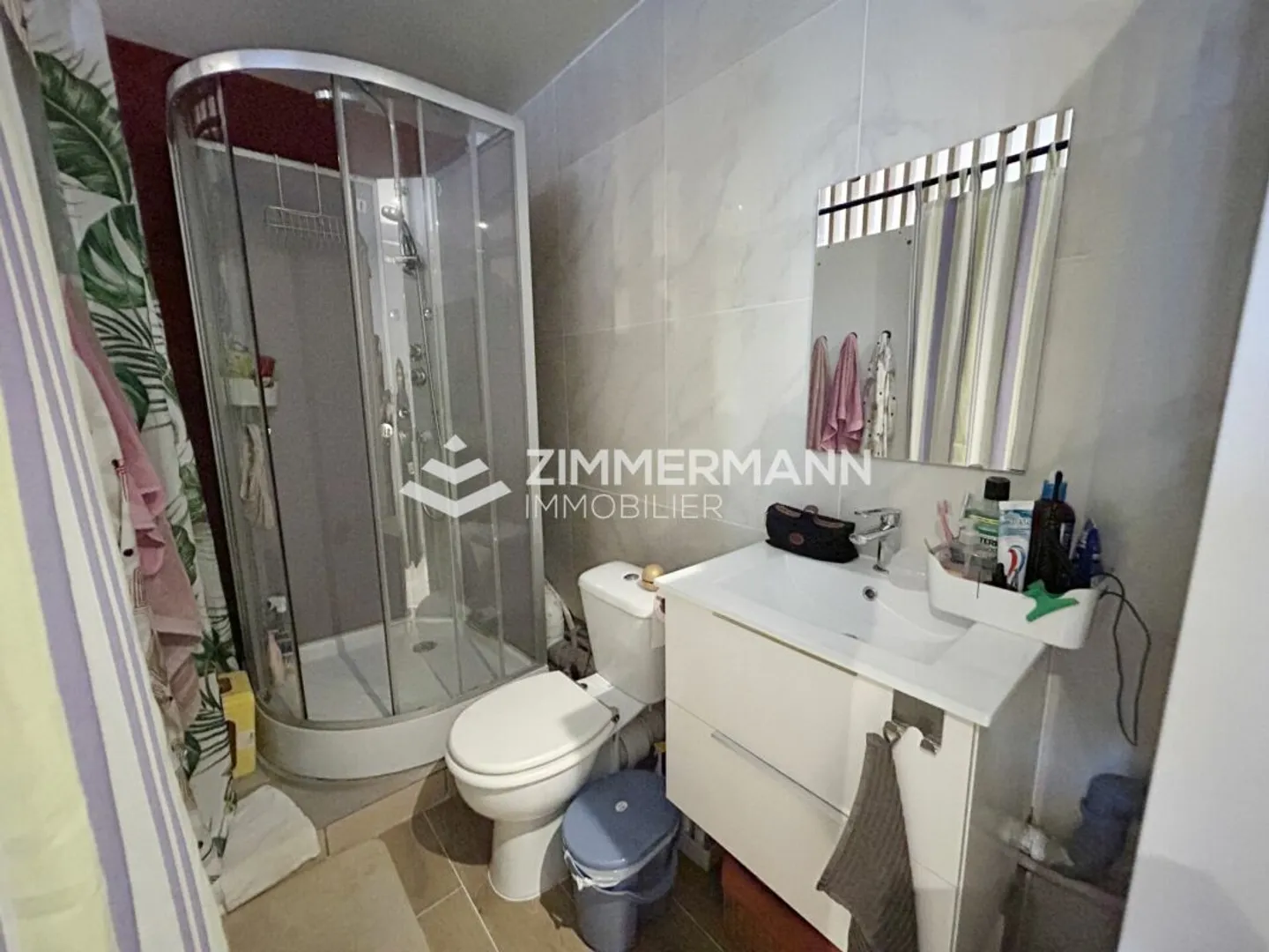 Spacious house with veranda, garden and outbuilding - just minutes from Geneva - Photo 9 of 9