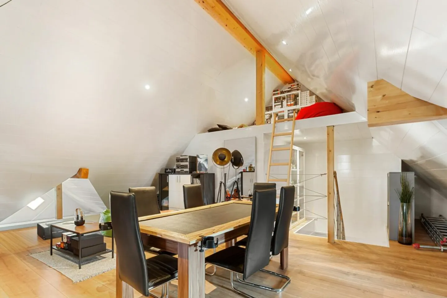 Wohnen mit Charme - neuwertige 4.5-Zimmer-Dachwohnung - Photo 12 sur 12