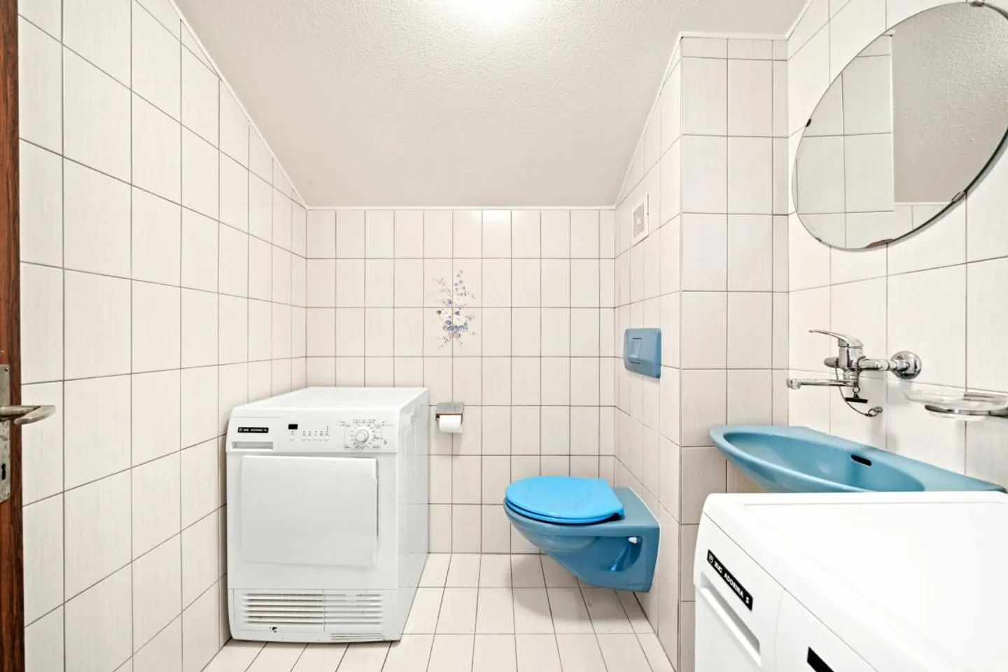 3.5 rooms with panoramic view of lake & mountains - Photo 9 of 13