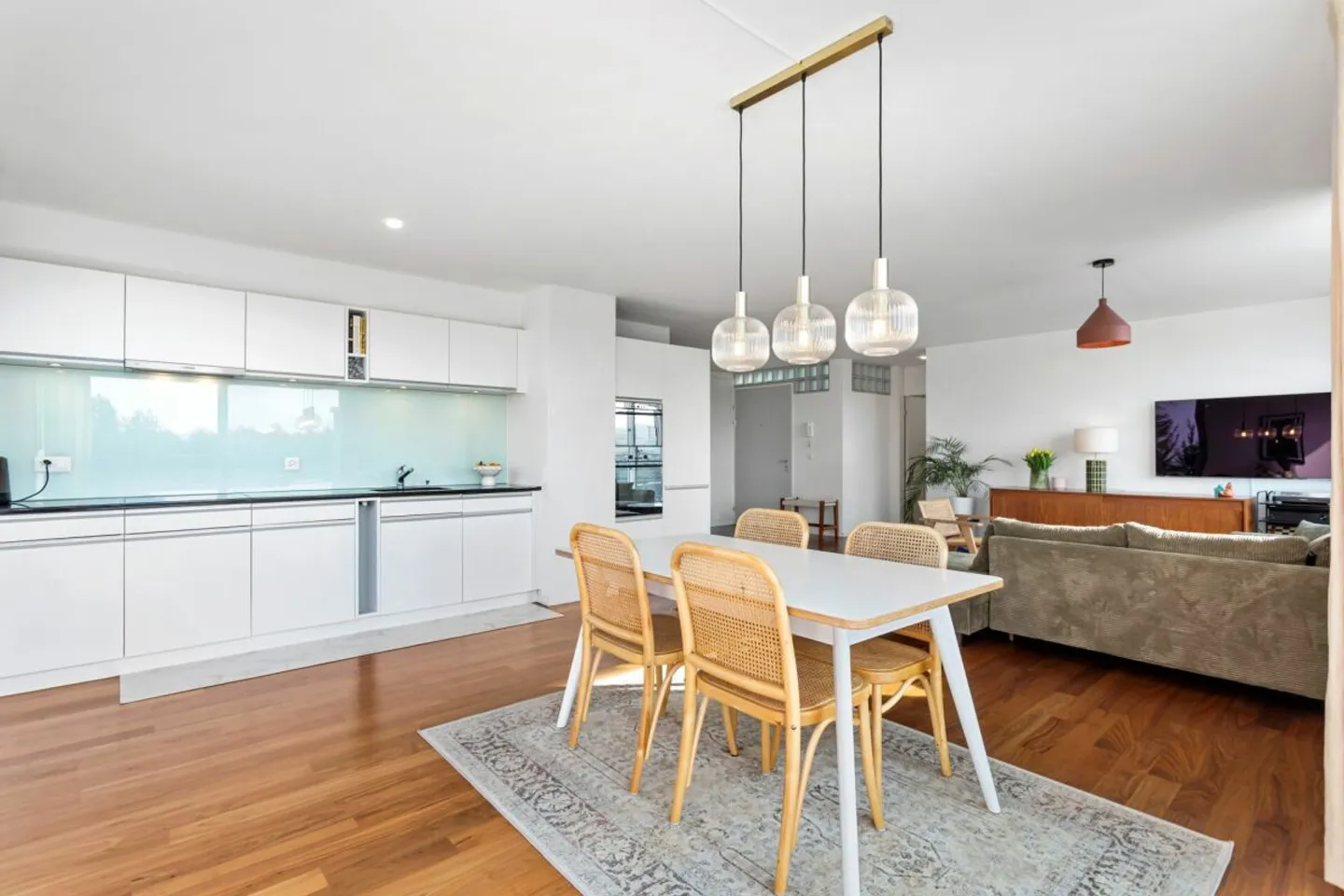 Elegante Attikawohnung an sonniger Hanglage in Zürich-Seebach - Photo 4 of 9