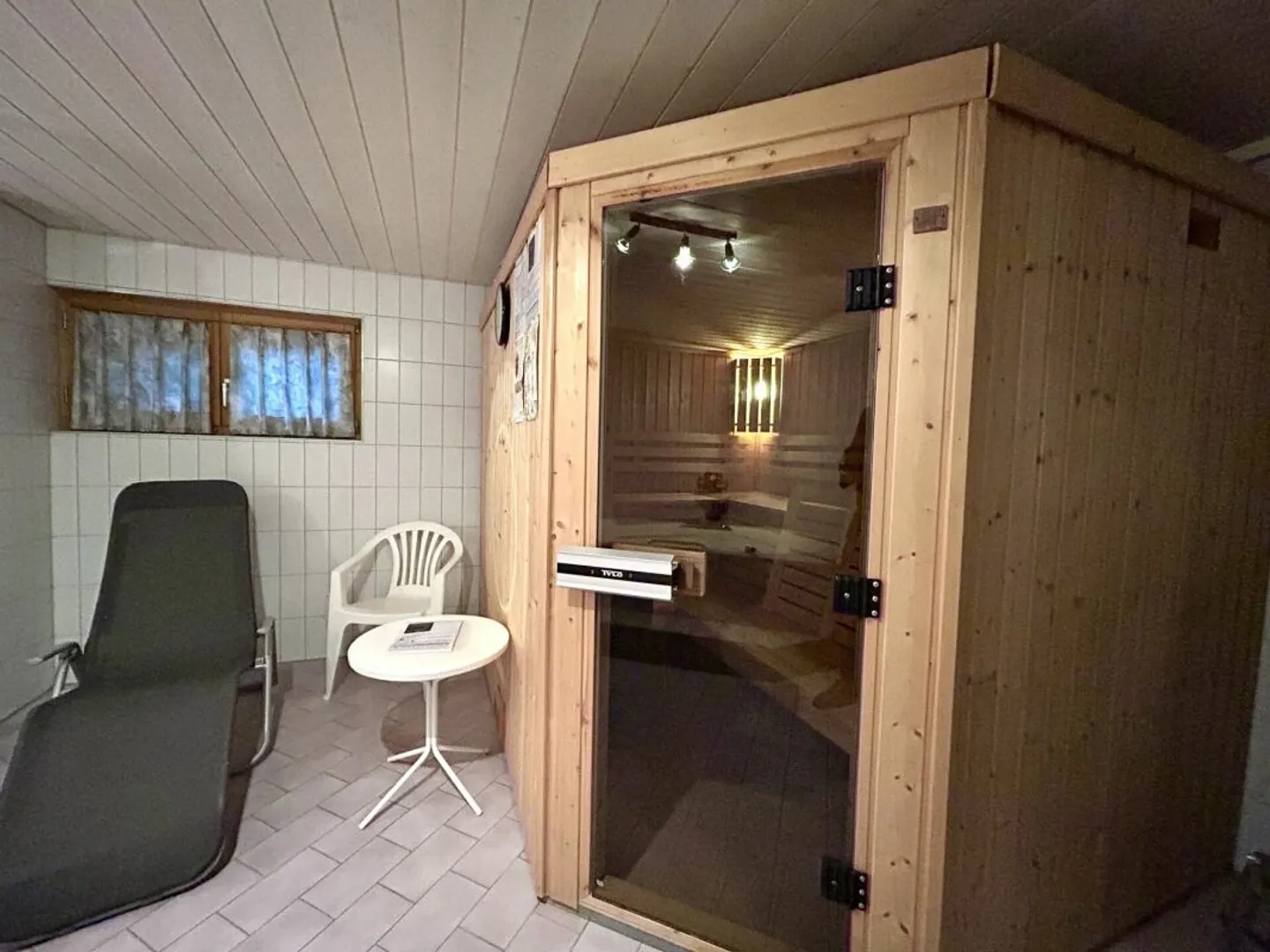 Stylish duplex apartment with a unique living experience on two levels! - Photo 12 of 13