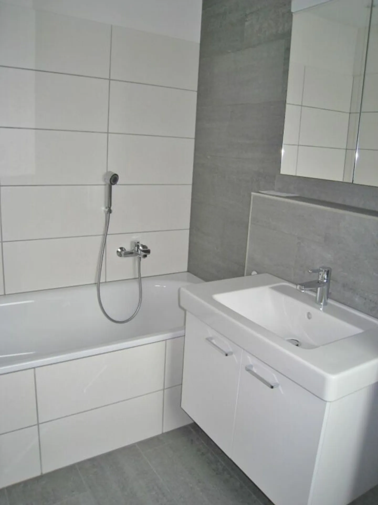 Attractive 4.5-room apartment on the 1st floor in a quiet location - Photo 9 of 13