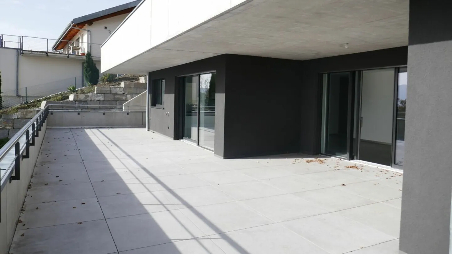 HOCHWERTIG MIT ATEMBERAUBENDER AUSSICHT - Foto 6 von 13