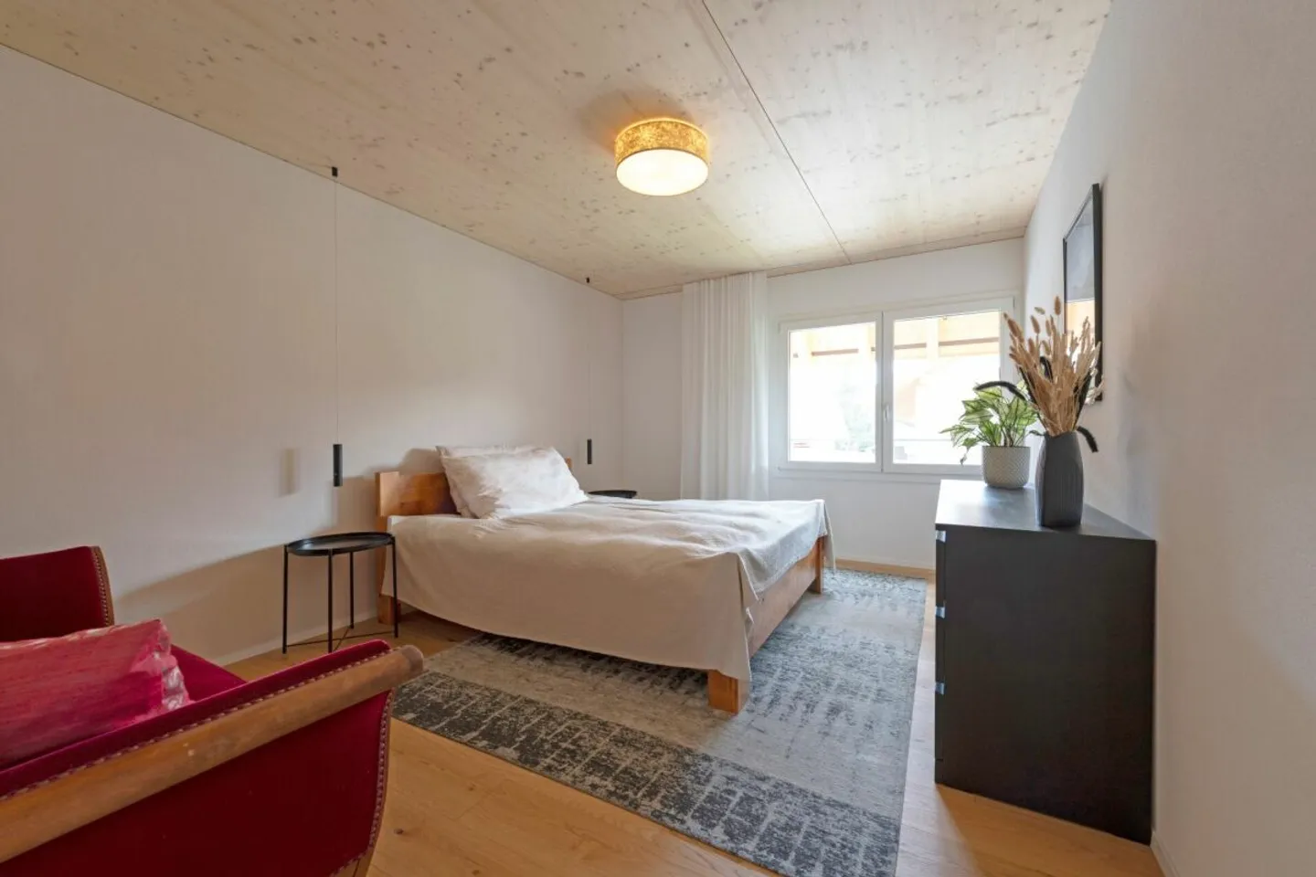 Modernes Einfamilienhaus mit Garten - Foto 8 von 13