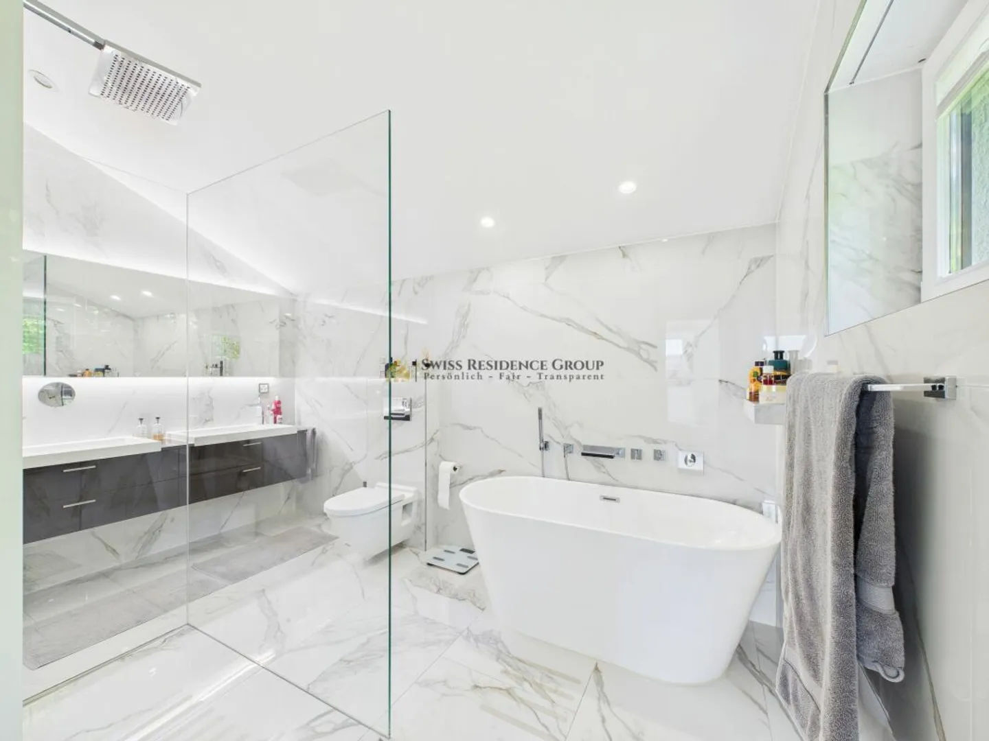 Exklusives Einfamilienhaus mit Pool, Weitsicht und grossem Garten an bester Lage in Winkel - Foto 13 von 13