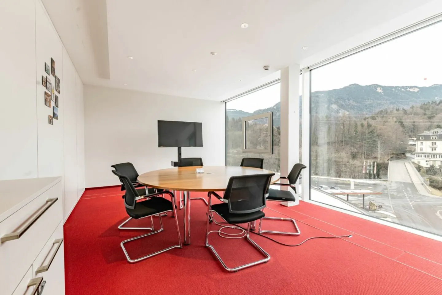 Il tuo nuovo ufficio e spazio commerciale spazioso a Matten vicino a Interlaken - Foto 1 di 13