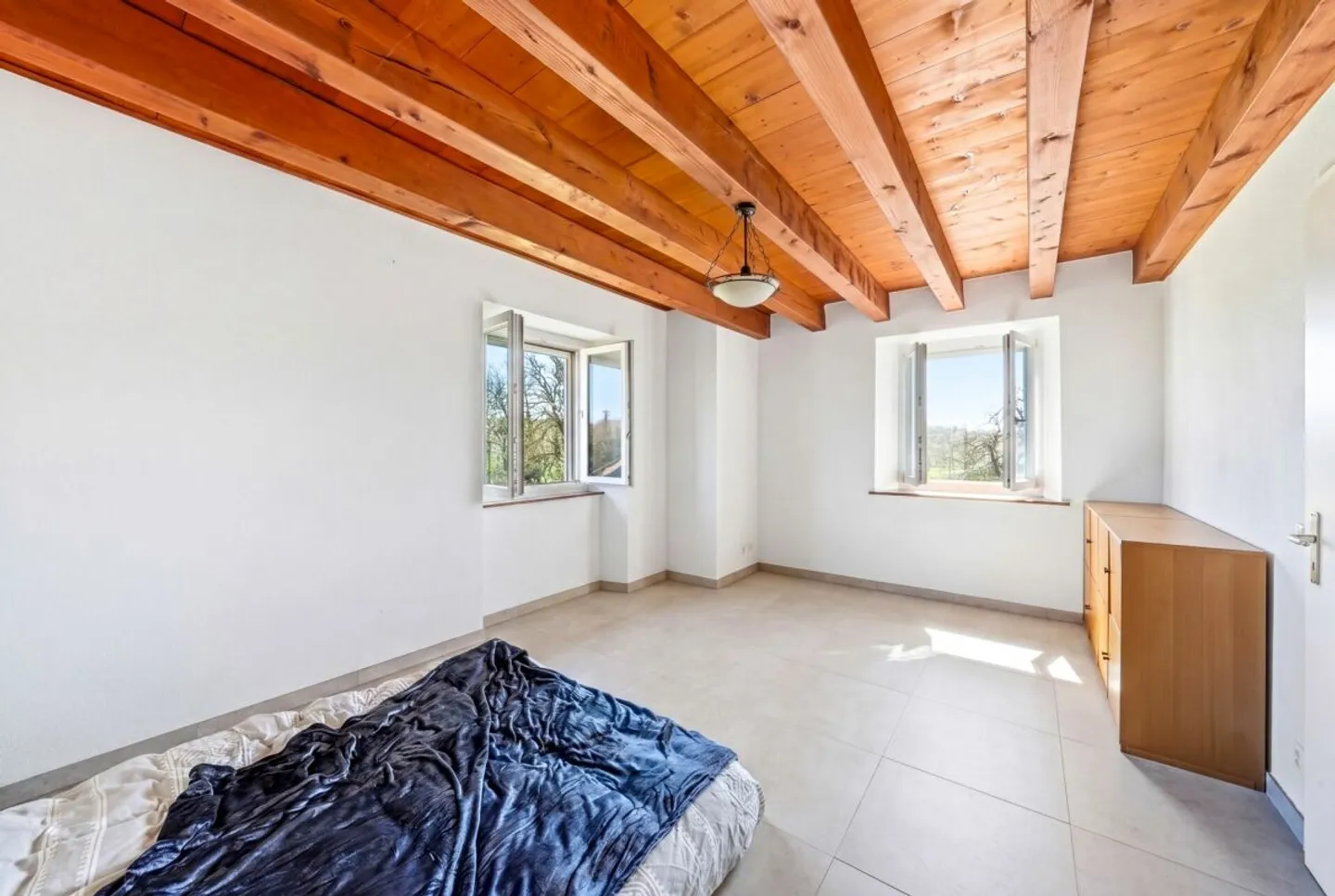 Maison mitoyenne d'angle de 5.5 pièces avec grand jardin - Foto 6 di 13