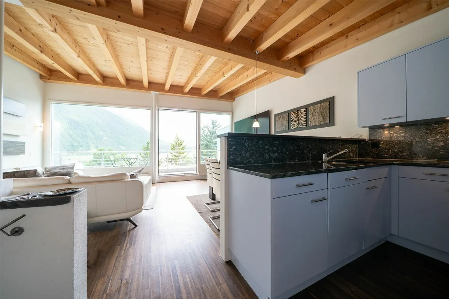 Magnificent top floor maisonette for seasonal rent - Photo 4 of 13