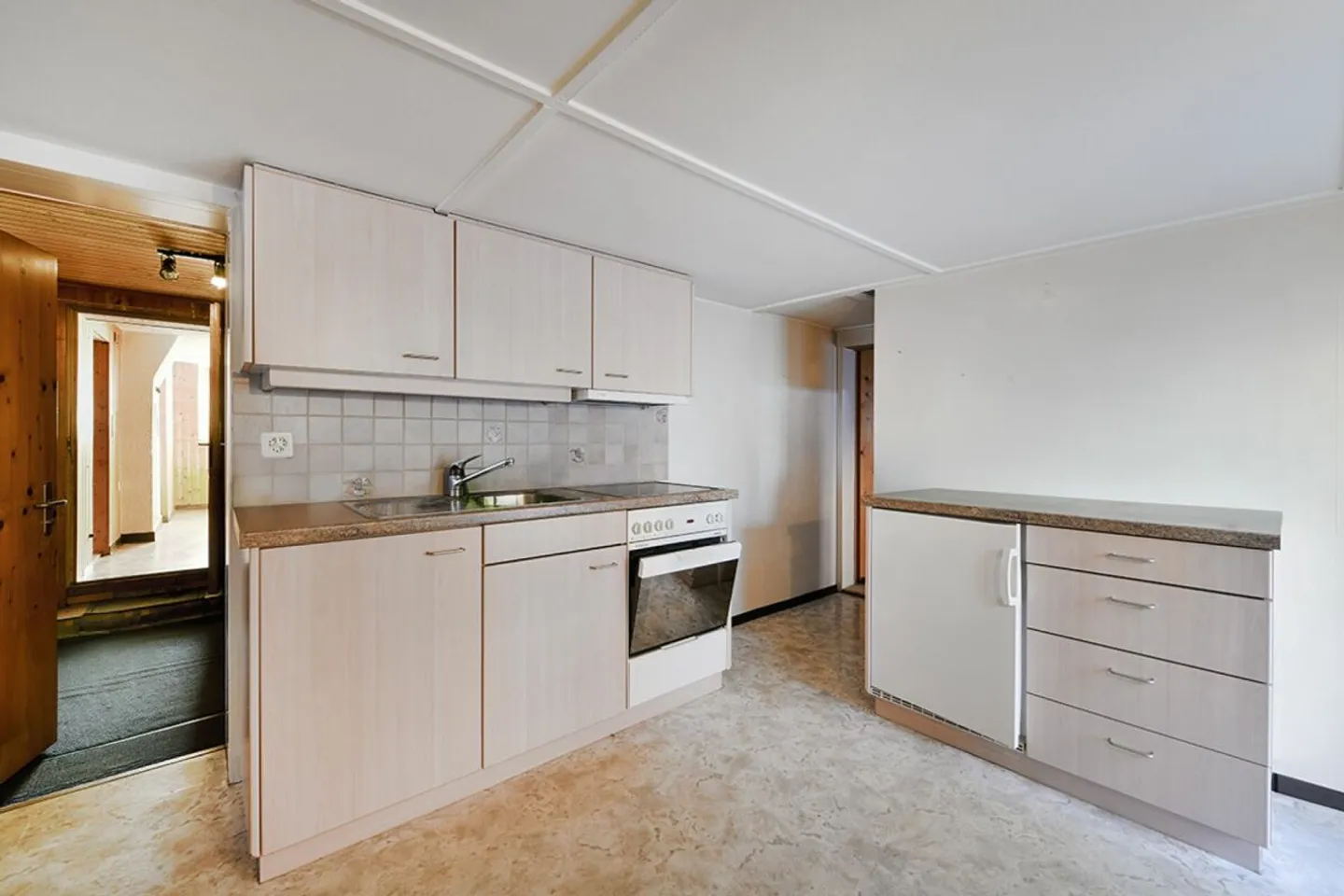 5-Room Two-Family Country House with Expansion Potential - Photo 5 of 8