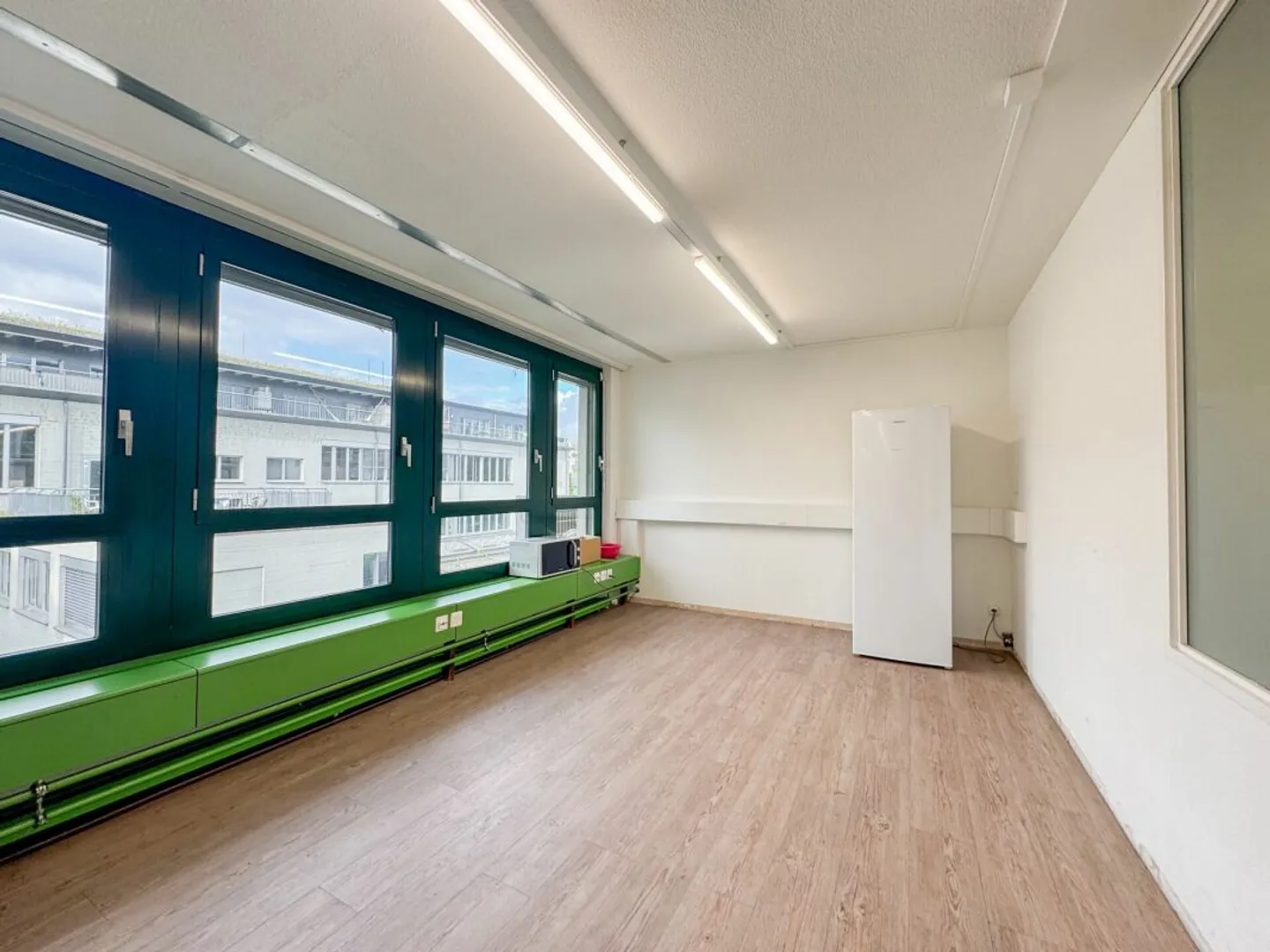 Bureau/pratique spacieux dans le meilleur environnement de travail - Photo 6 sur 7