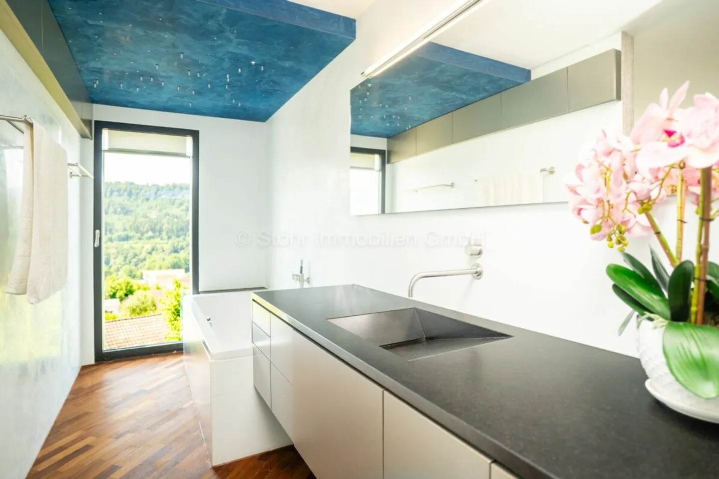 Elegante 10-Zimmer Villa mit aussergewöhnlicher Architektur - Foto 11 von 13