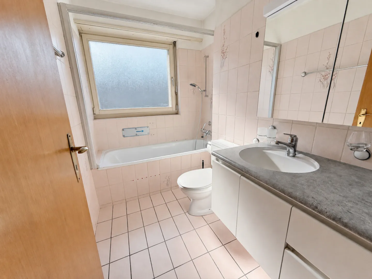 Space for Your Ideas: Bright 3.5-Room Corner Apartment in Oberdorf BL - Photo 7 of 13