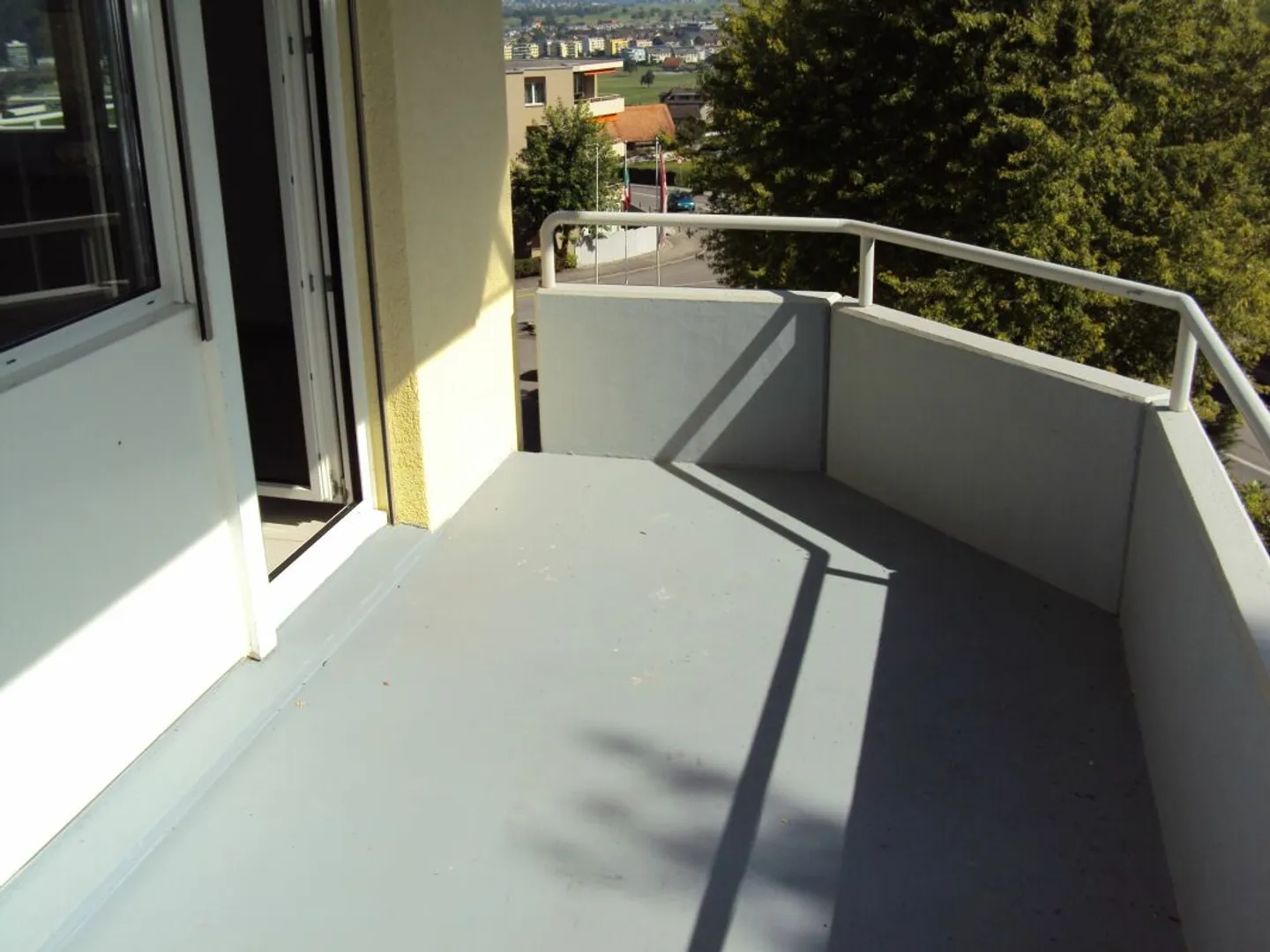 Grosszügige 4.5-Zimmer-Wohnung mit Balkon - Foto 9 von 12