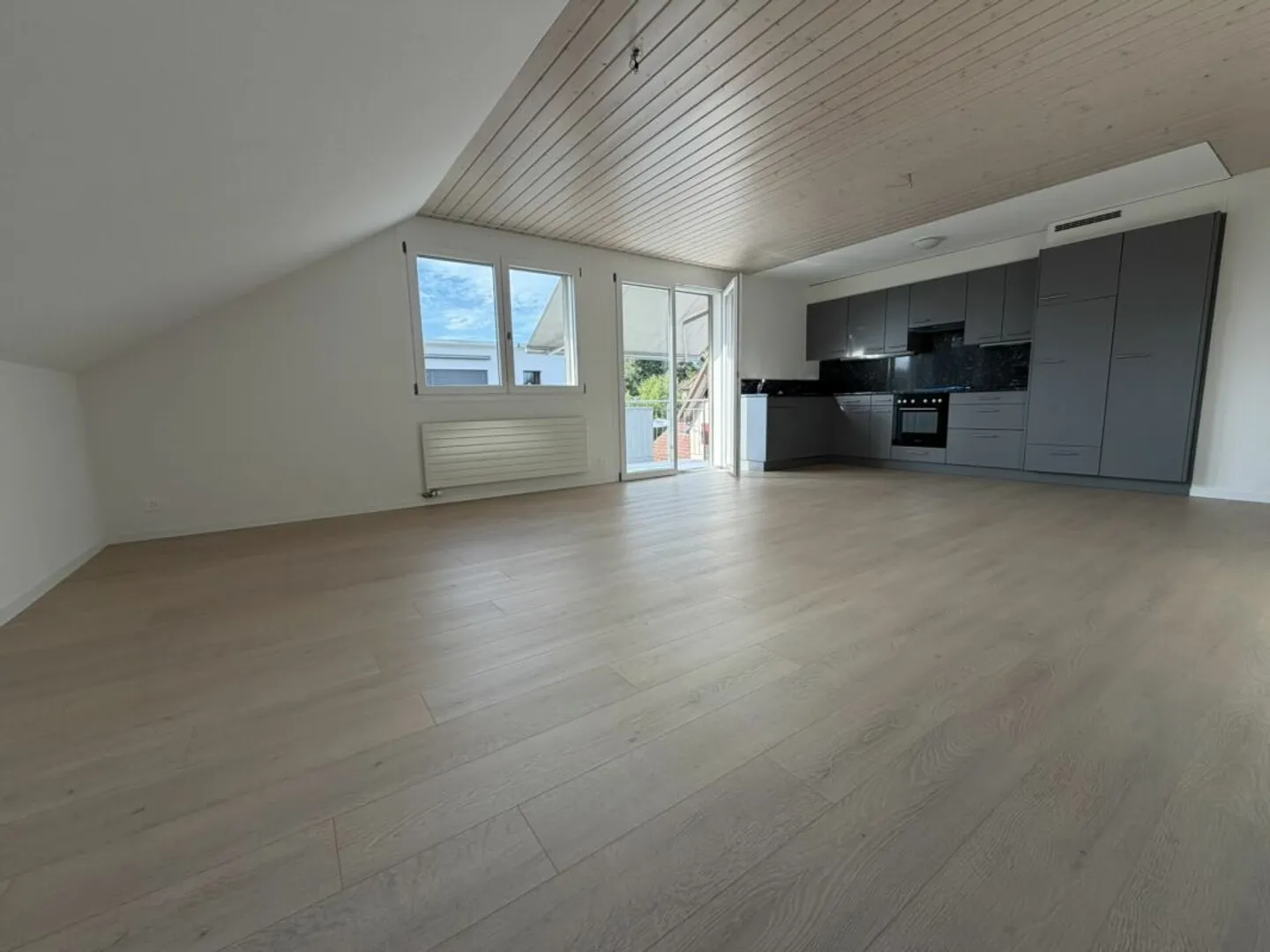 3.5 room bright attic apartment - Photo 6 of 13