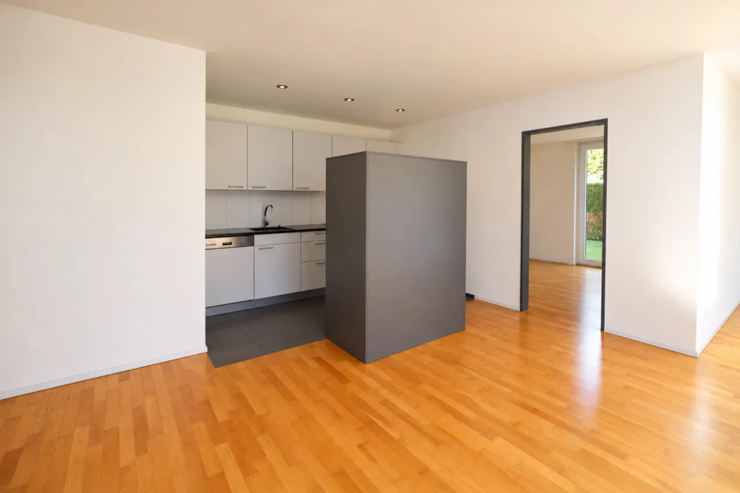 Helle 3.5-Zimmer-Wohnung im Erdgeschoss mit Gartensitzplatz! - Photo 3 of 13