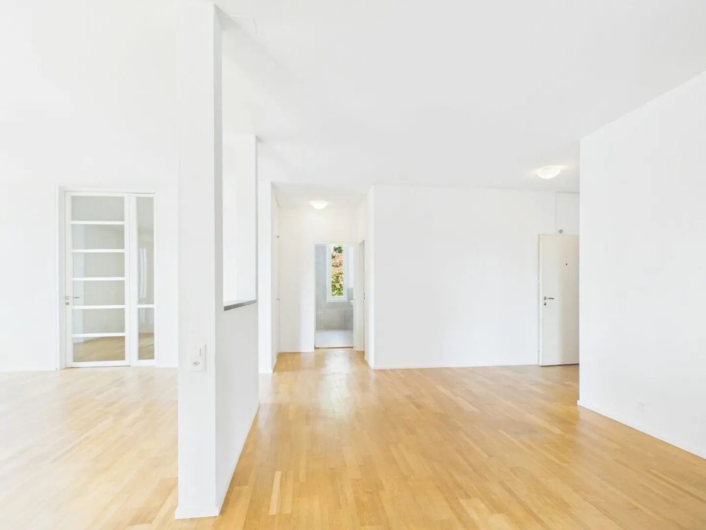 Vie élégante sur Bruderholz avec cheminée, balcon, terrasse et jardin ornemental - Photo 6 sur 13
