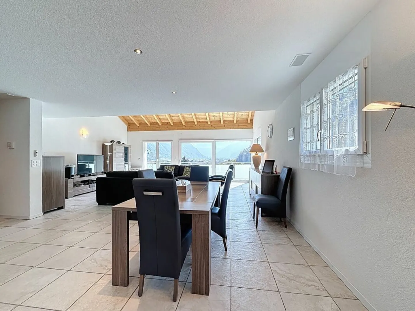 Wunderschöne Penthouse-Wohnung nach Süden mit großer Terrasse in Evionnaz - Foto 5 von 12