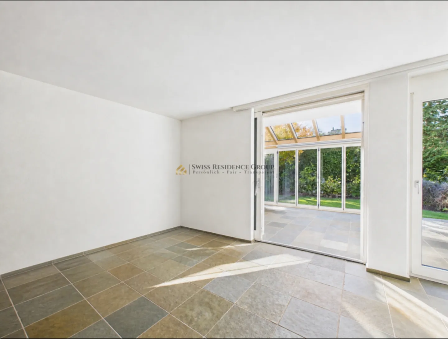 Maison de rêve ensoleillée sur la Goldküste - spacieuse maison mitoyenne de 5,5 pièces en lisière de forêt - Photo 5 sur 13