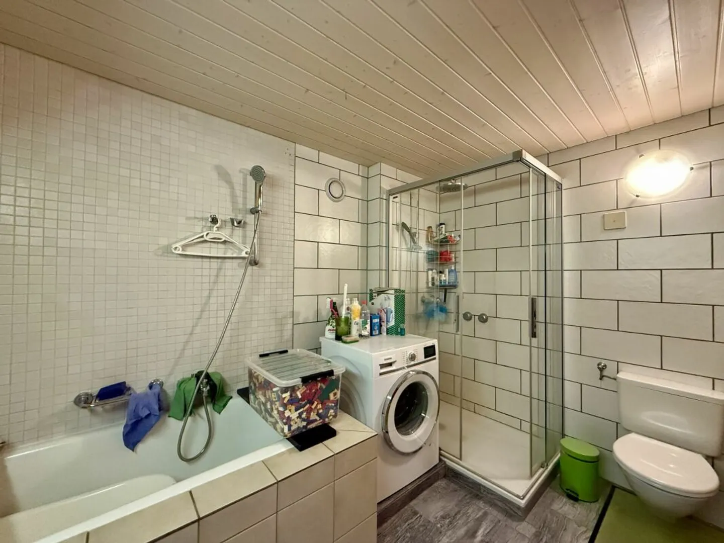 Ampio appartamento di 5,5 stanze con bella vista in una posizione centrale a Derendingen - Foto 11 di 13