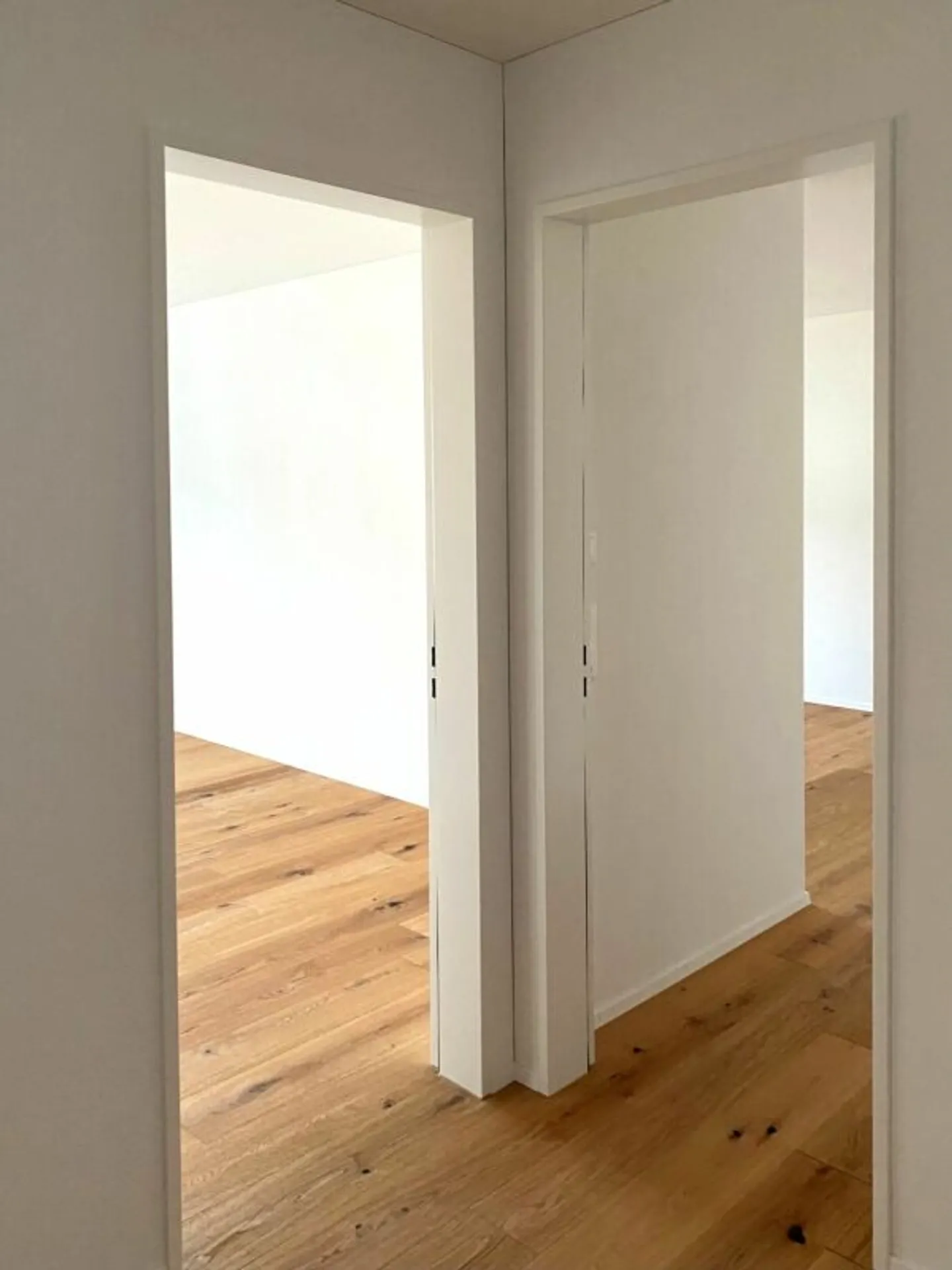 Moderne Wohnung mit grosser Terrasse - Foto 3 von 11