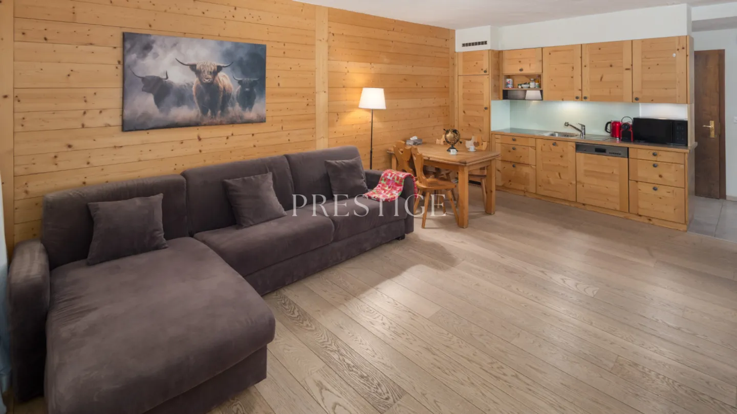 Renovierte 2½-Zimmer-Wohnung im Herzen von Crans - Foto 2 von 13