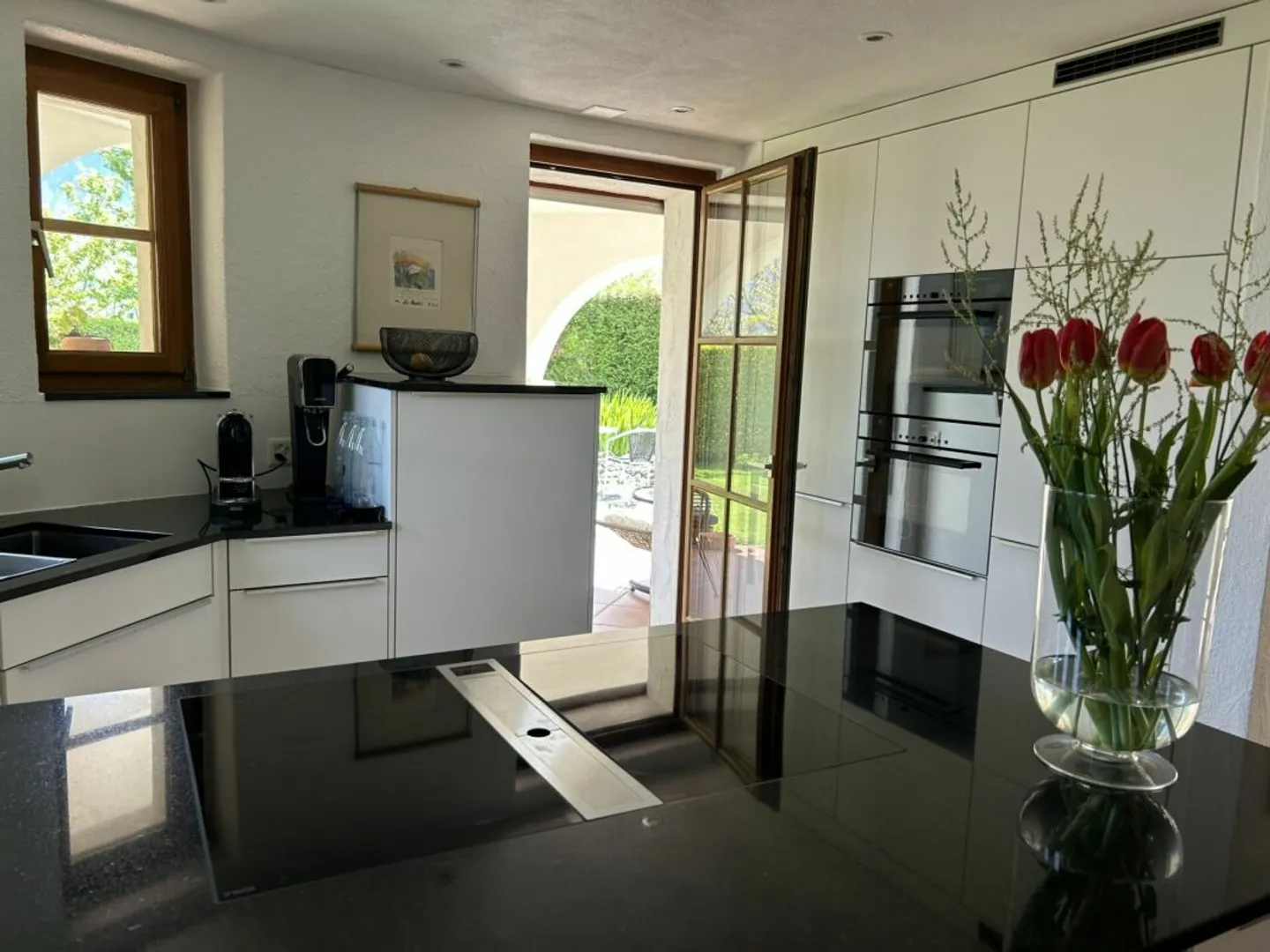 8 ½-Zi.-Einfamilienhaus mit 1 ½-Zi.-Wohnung an idyllischer Wohnlage mit herrlichem Weitblick - Photo 3 of 13