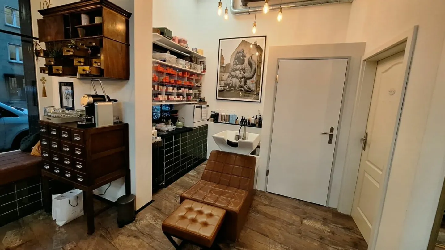 Parrucchiere e Barbershop subito pronti in posizione centrale - Foto 7 di 13